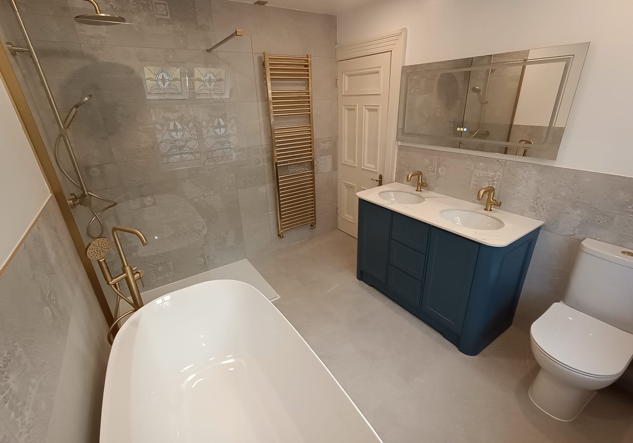 Navy and gold bathroom